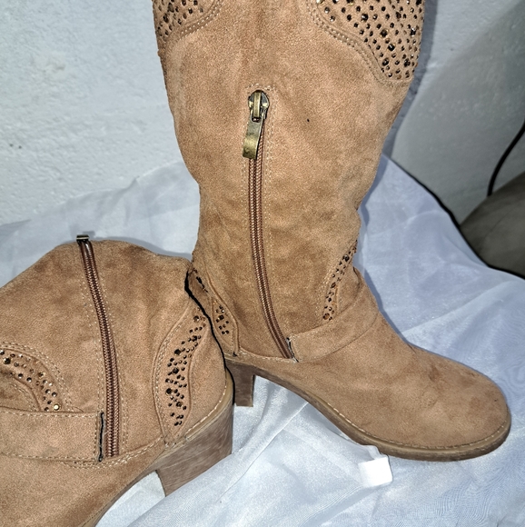 Tan suede boots size 6 - Picture 2 of 3